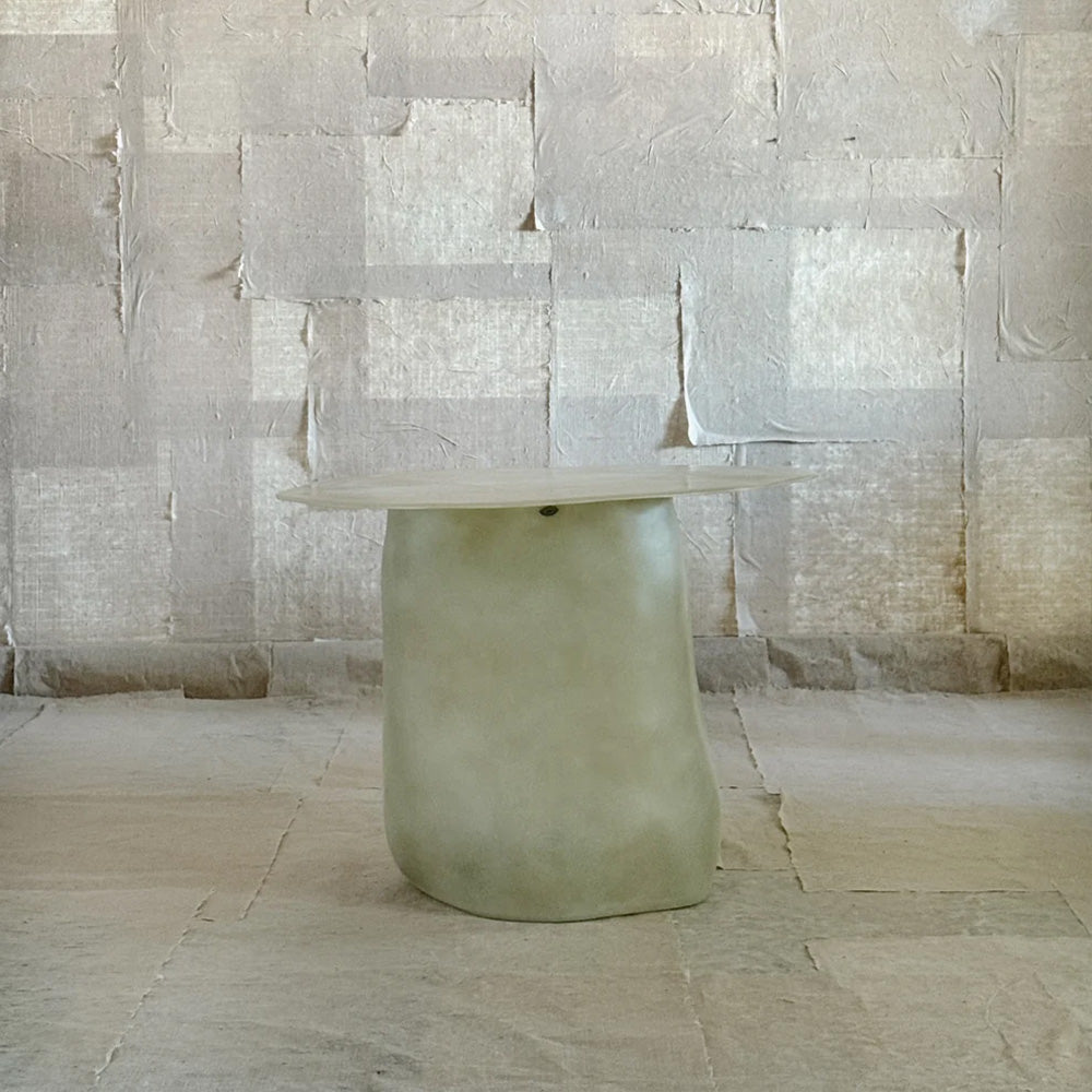Formless Round Table