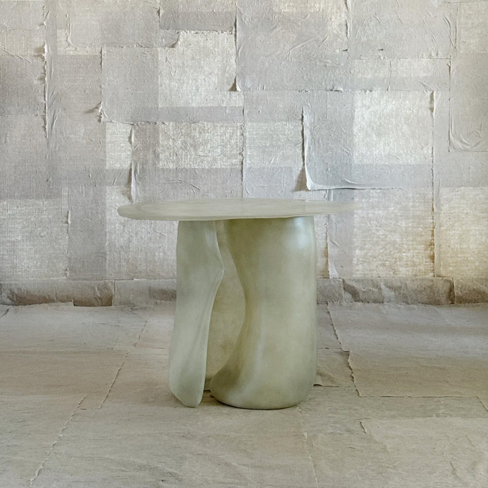 Formless Round Table